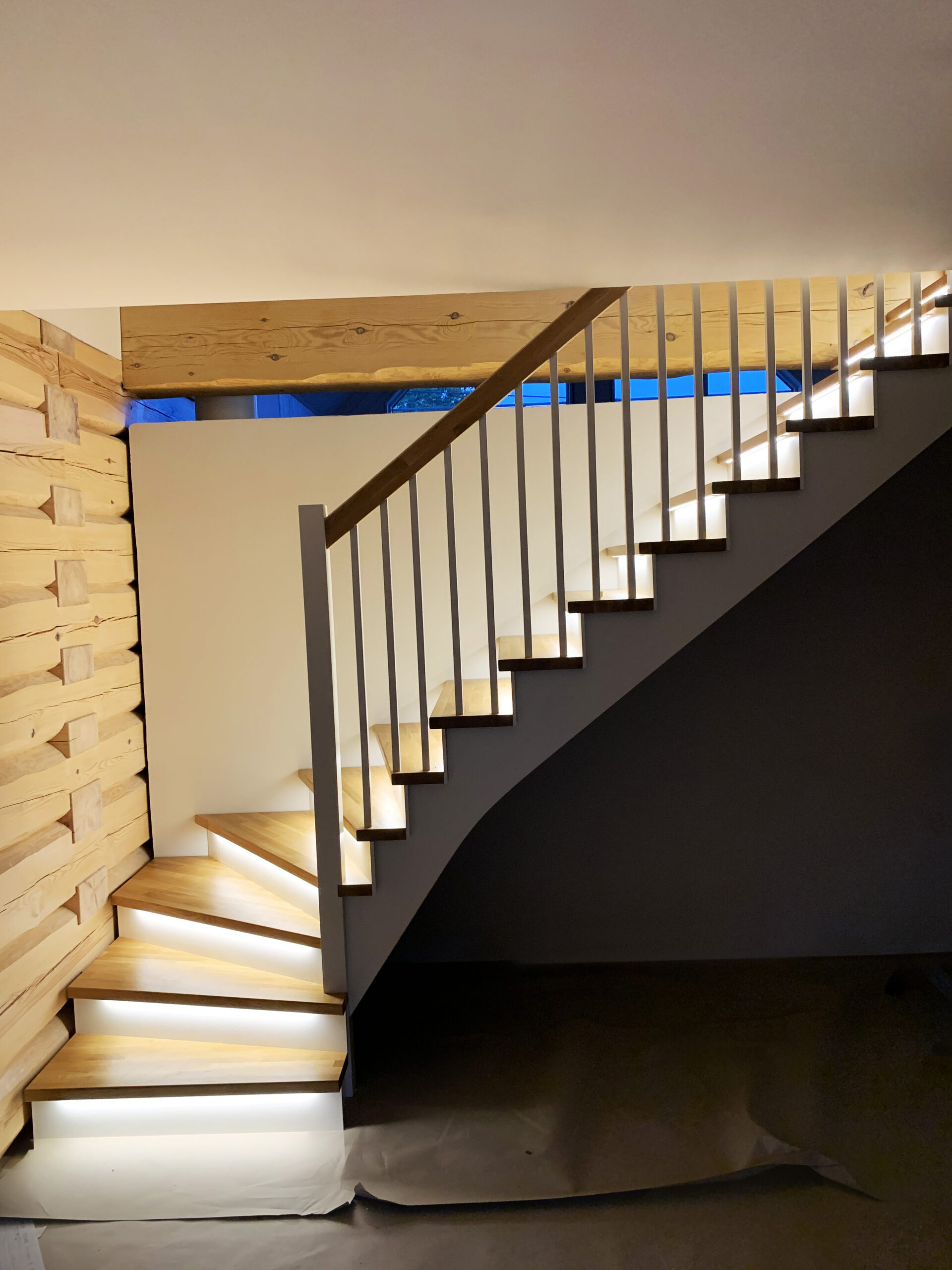 L-shaped staircase in Scandinavian style. Annex: LED lighting.