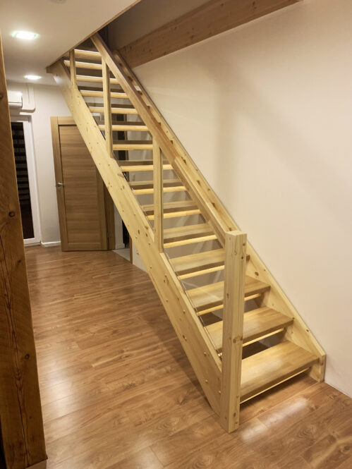 I-shaped staircase with a glass railing. Additional LED lighting. 