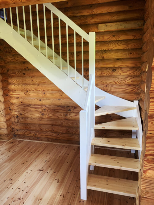 L-shaped staircase with pine steps. With a light finish.