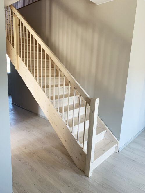 Pine wood staircase with light finish. I-shaped staircase.