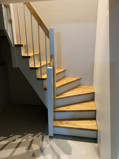 U-shaped staircase with oak steps with modern stringer.