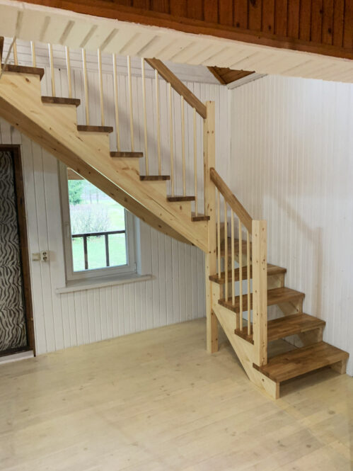 L-shaped staircase with light finish. Oak steps.