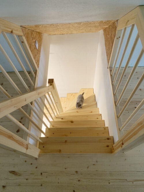 L-shaped staircase with pine steps.