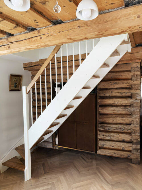 L-shaped staircase with oak steps and a light finish.