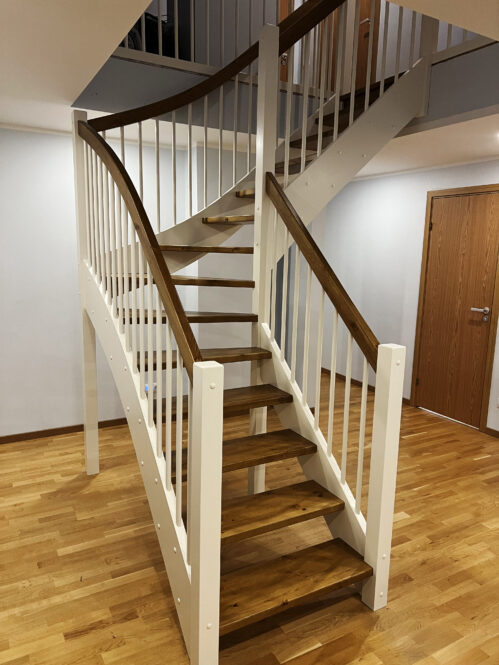 L-shaped staircase with steps made of pine. Classic stringers.