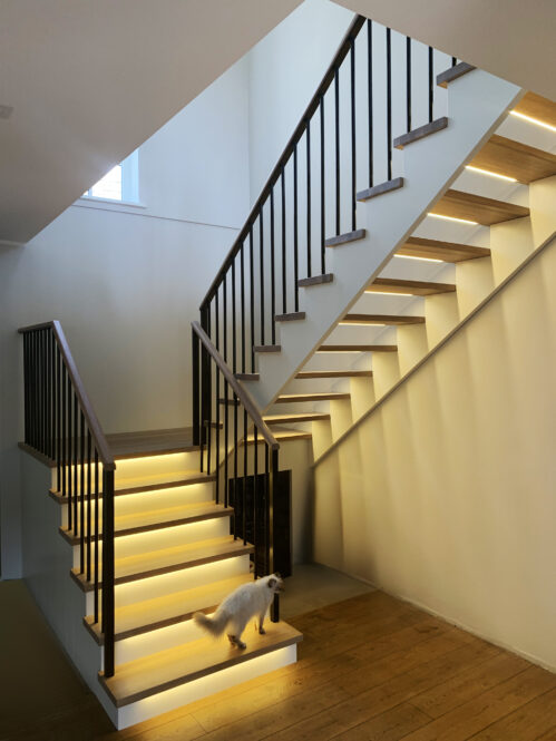 U-shaped design staircase with oak steps.