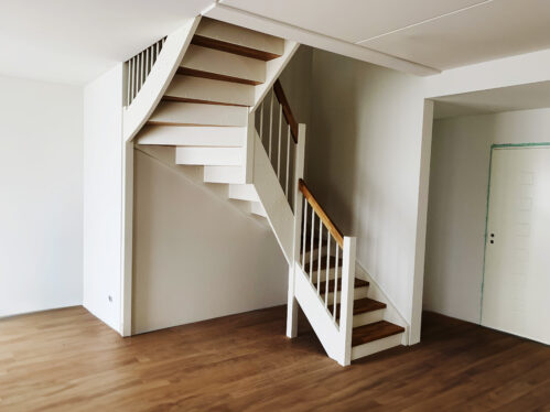 U-shaped staircase with Classic stringers and oak steps.