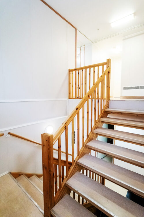 U-shaped staircase with Classic stringers. Steps made of pine.